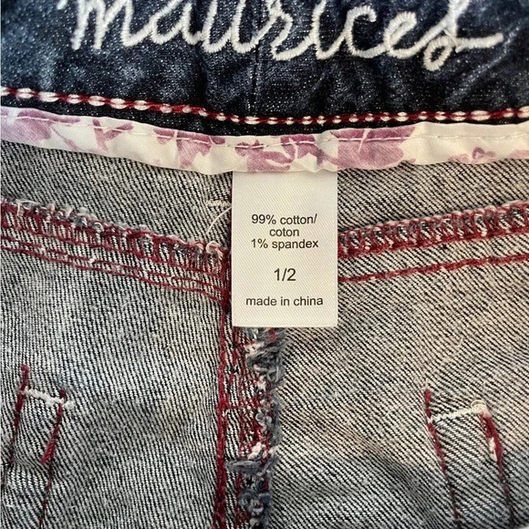 Maurices Women’s Denim Shorts Size 1/2 - Picture 4 of 4